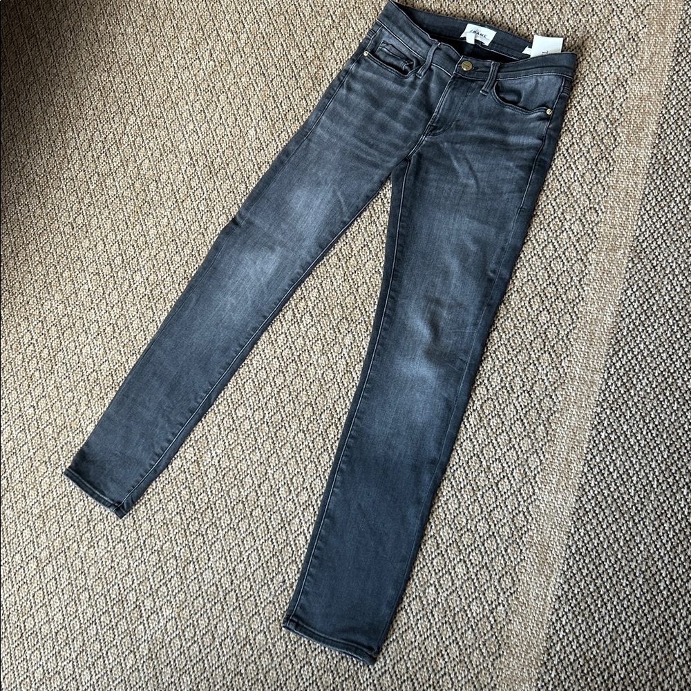 FRAME
Le Garcon cropped boyfriend jeans
Size 24